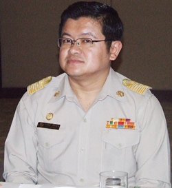 Deputy Mayor Verawat Khakhay says the ongoing jet ski problem will hurt tourism if it is not solved immediately.